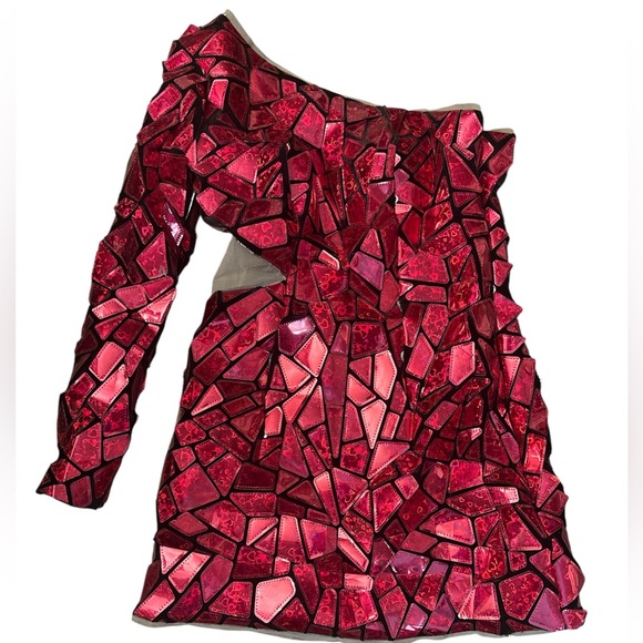 Elegant Red One-Shoulder Dress, Cut glass mirrored patten. - Picture 5 of 8